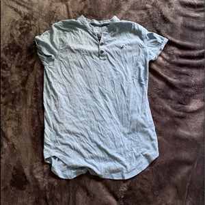 Men’s Hollister button tee